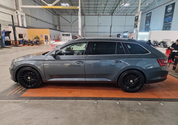 Skoda Superb cena 70900 przebieg: 198445, rok produkcji 2016 z Warszawa małe 781